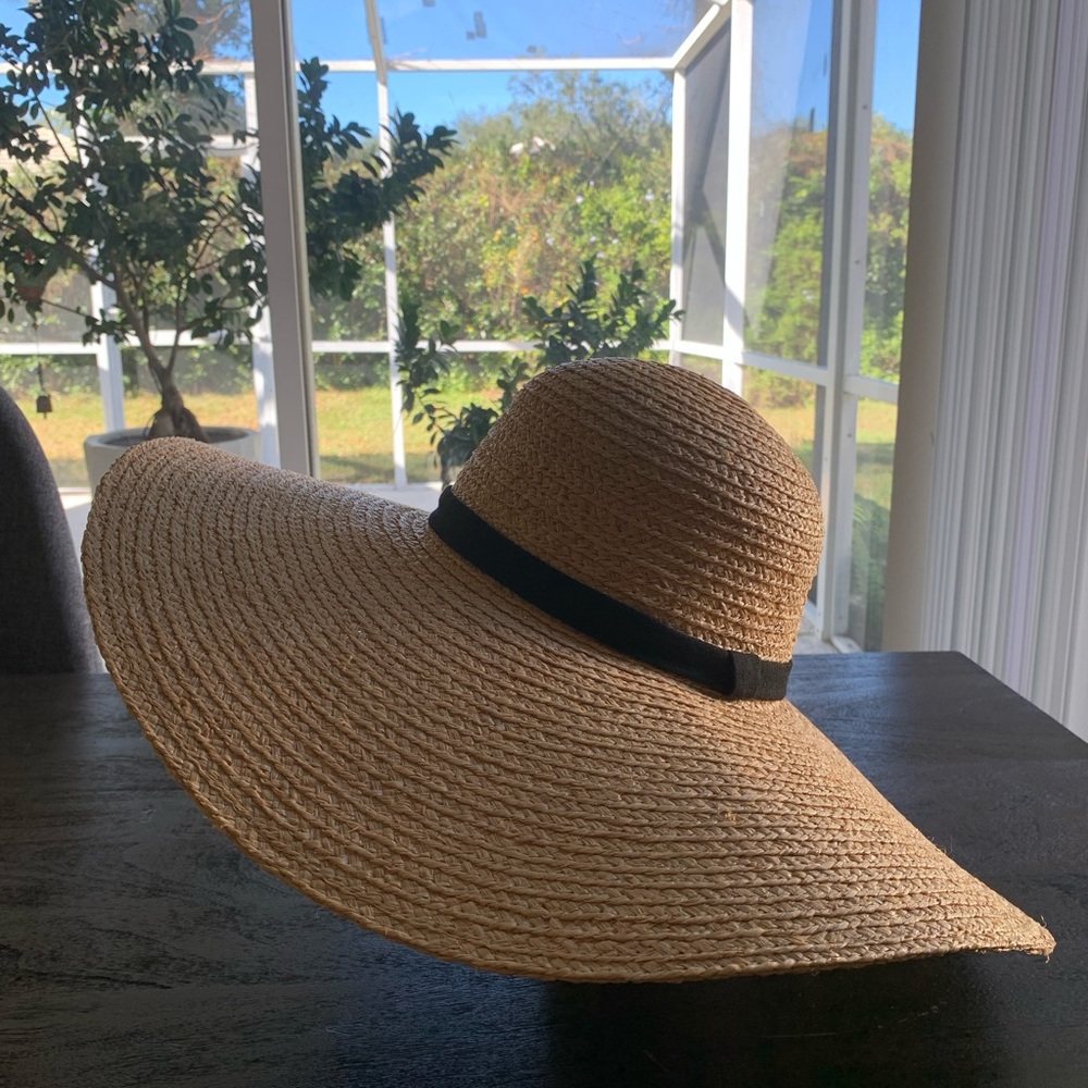 Chic Women's Tan Sun Hat with Black Band